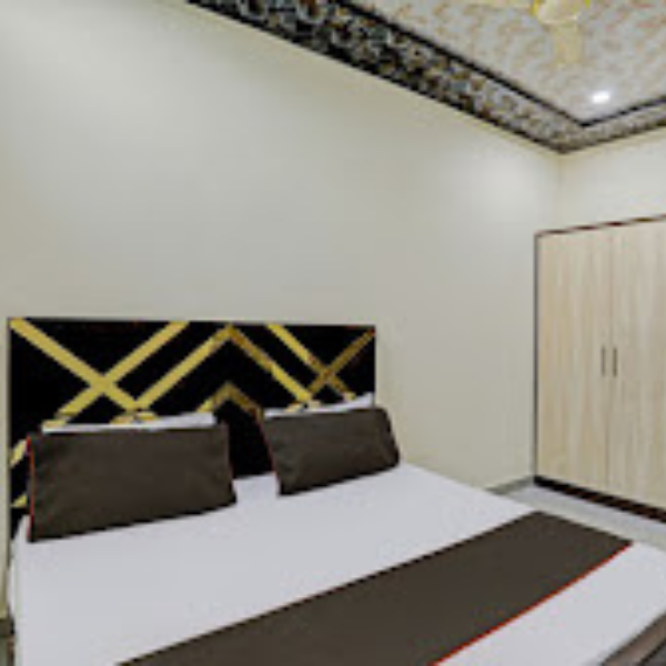 Deluxe Room – Modern & Cozy